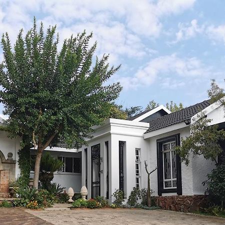 At 98 On Lynburn Guest House Pretoria Exterior foto