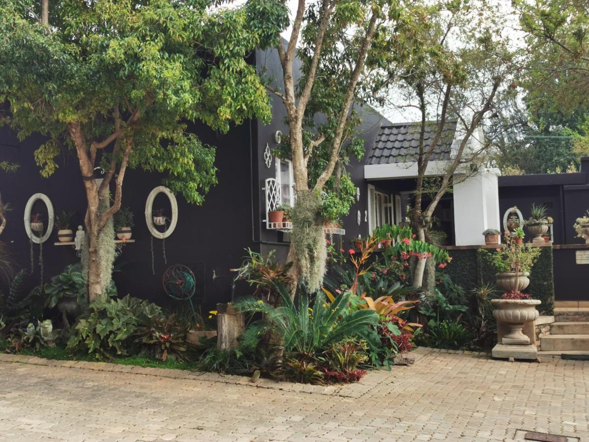 At 98 On Lynburn Guest House Pretoria Exterior foto