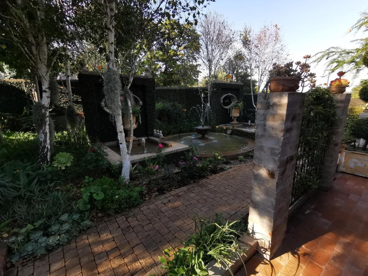 At 98 On Lynburn Guest House Pretoria Exterior foto