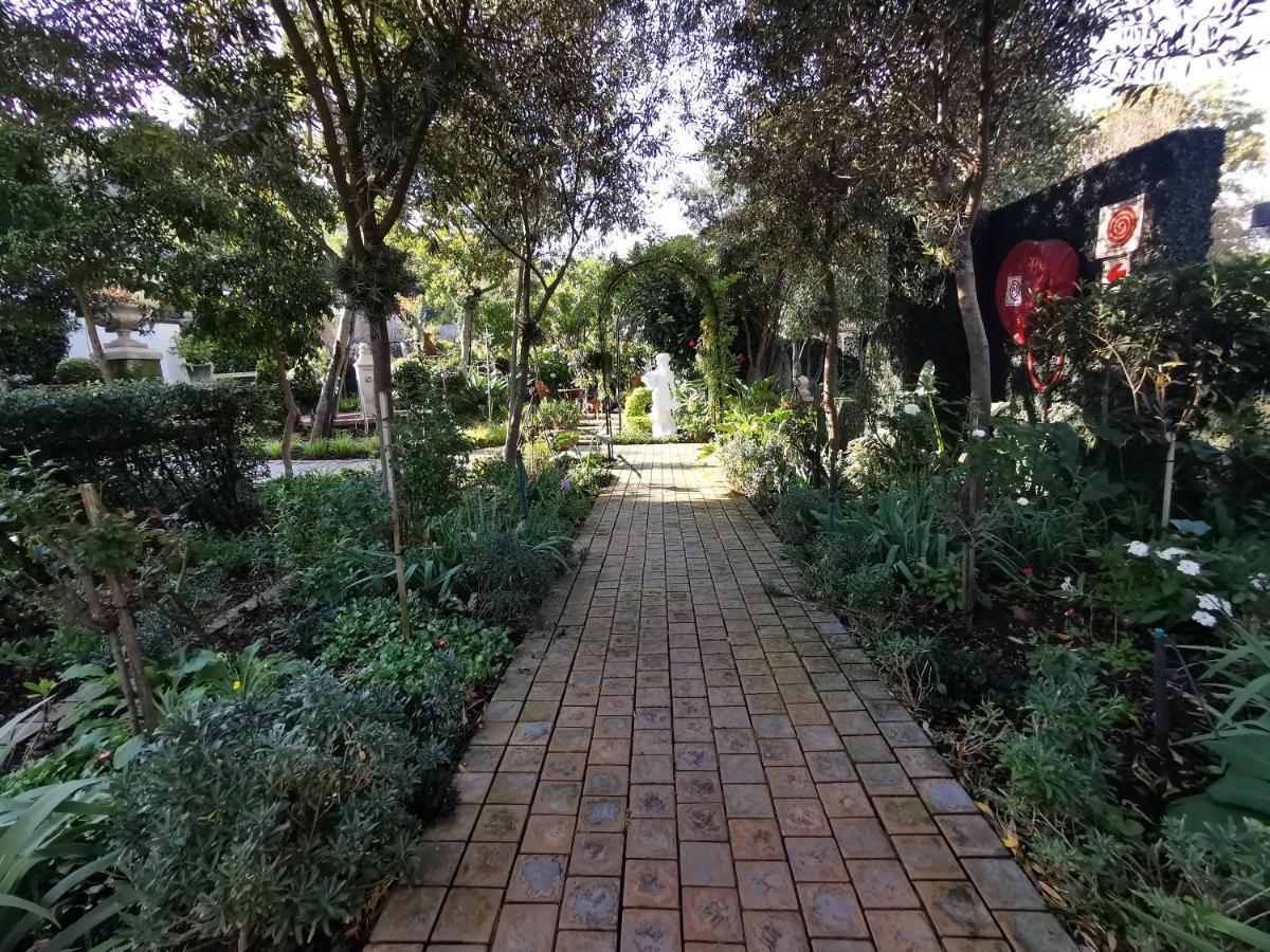 At 98 On Lynburn Guest House Pretoria Exterior foto
