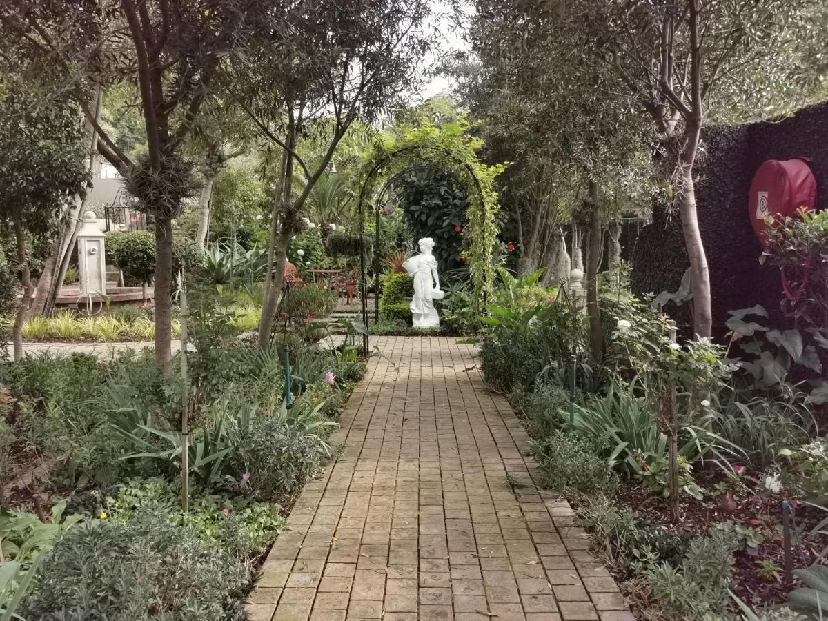 At 98 On Lynburn Guest House Pretoria Exterior foto