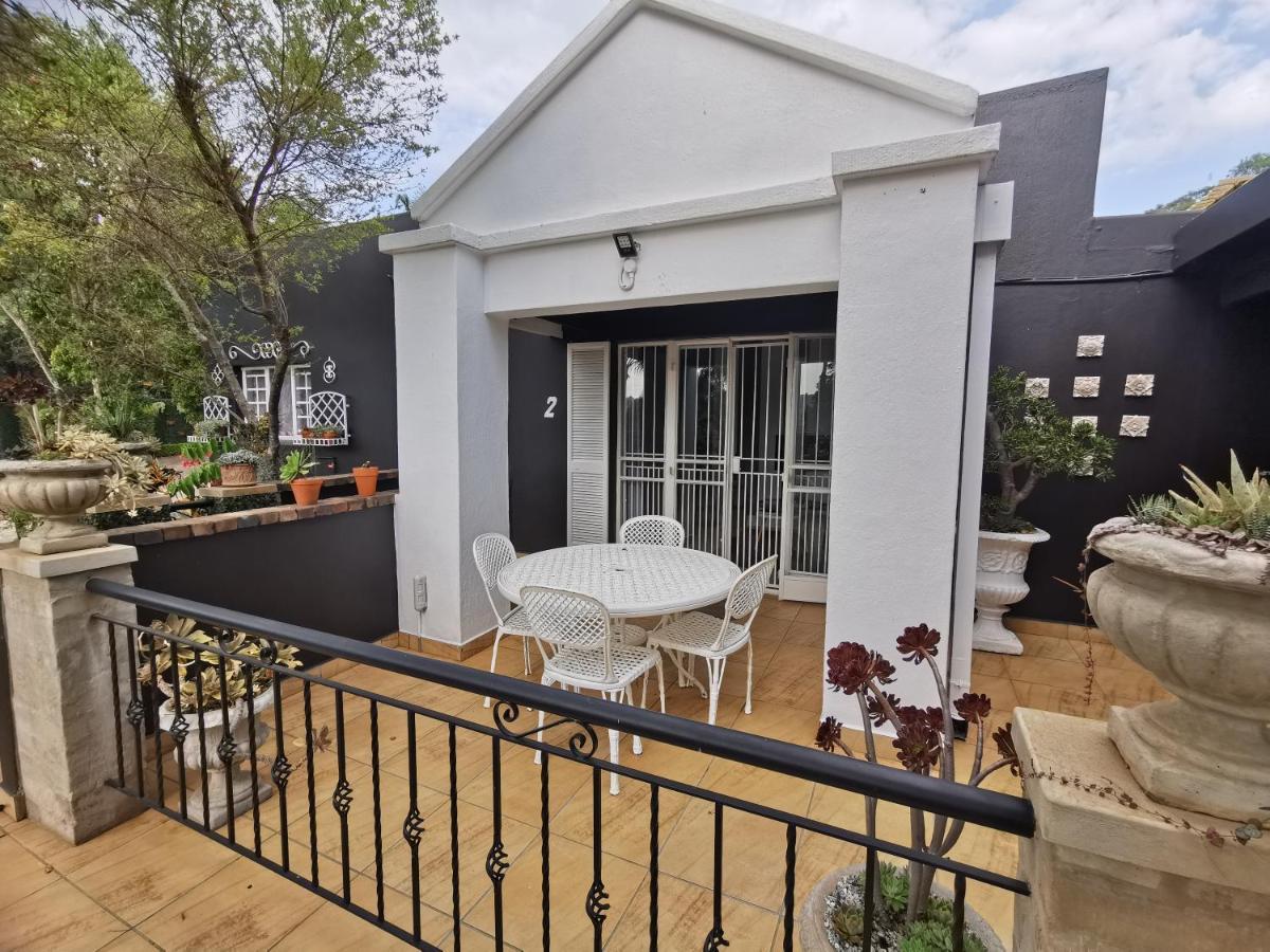 At 98 On Lynburn Guest House Pretoria Exterior foto