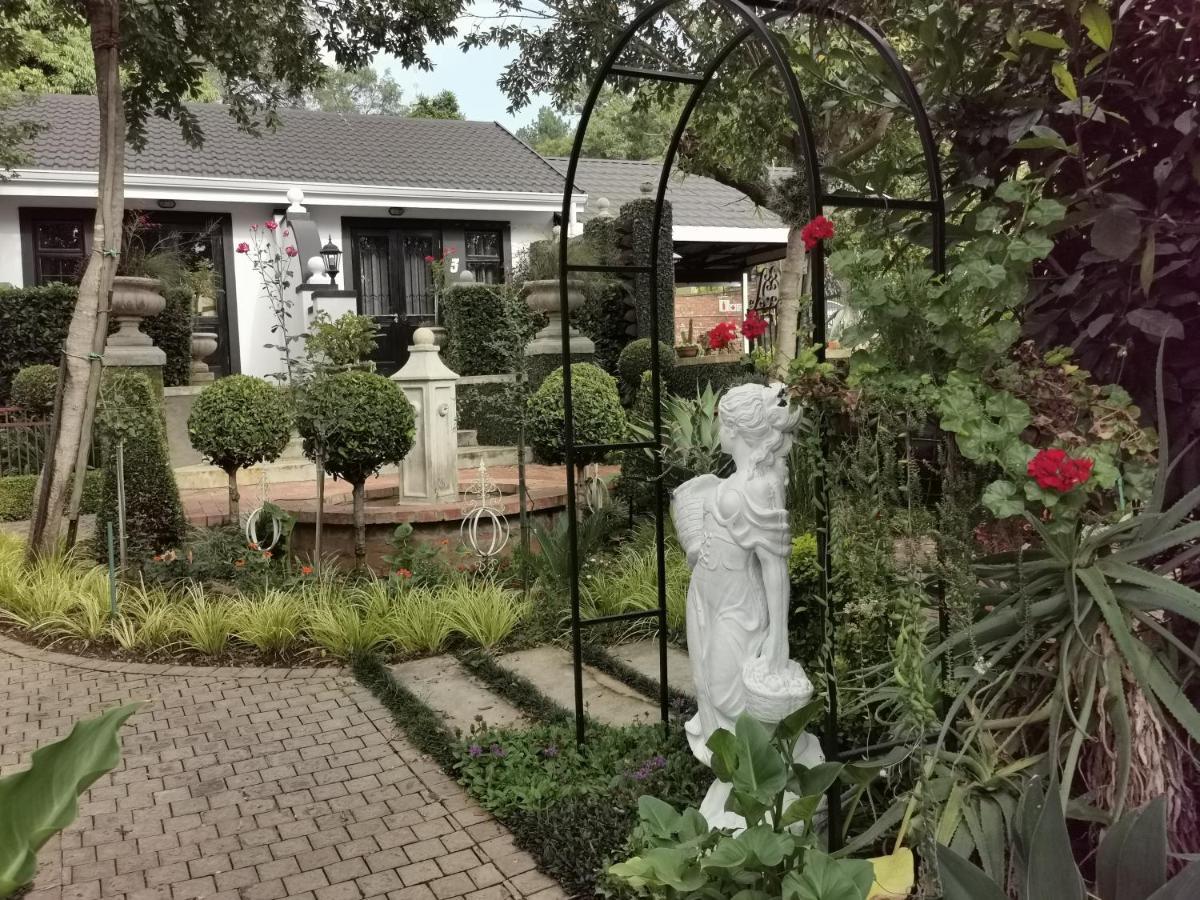 At 98 On Lynburn Guest House Pretoria Exterior foto
