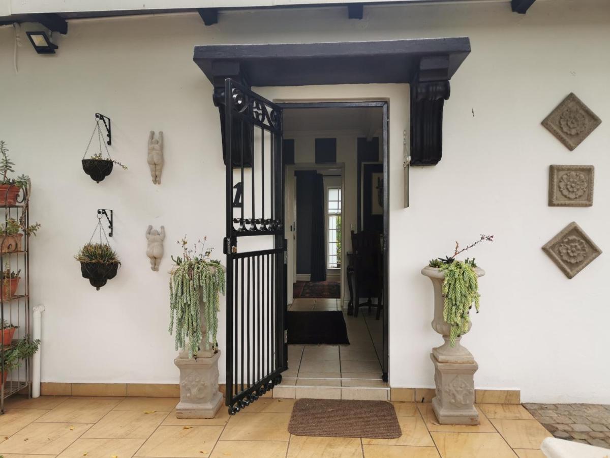 At 98 On Lynburn Guest House Pretoria Exterior foto