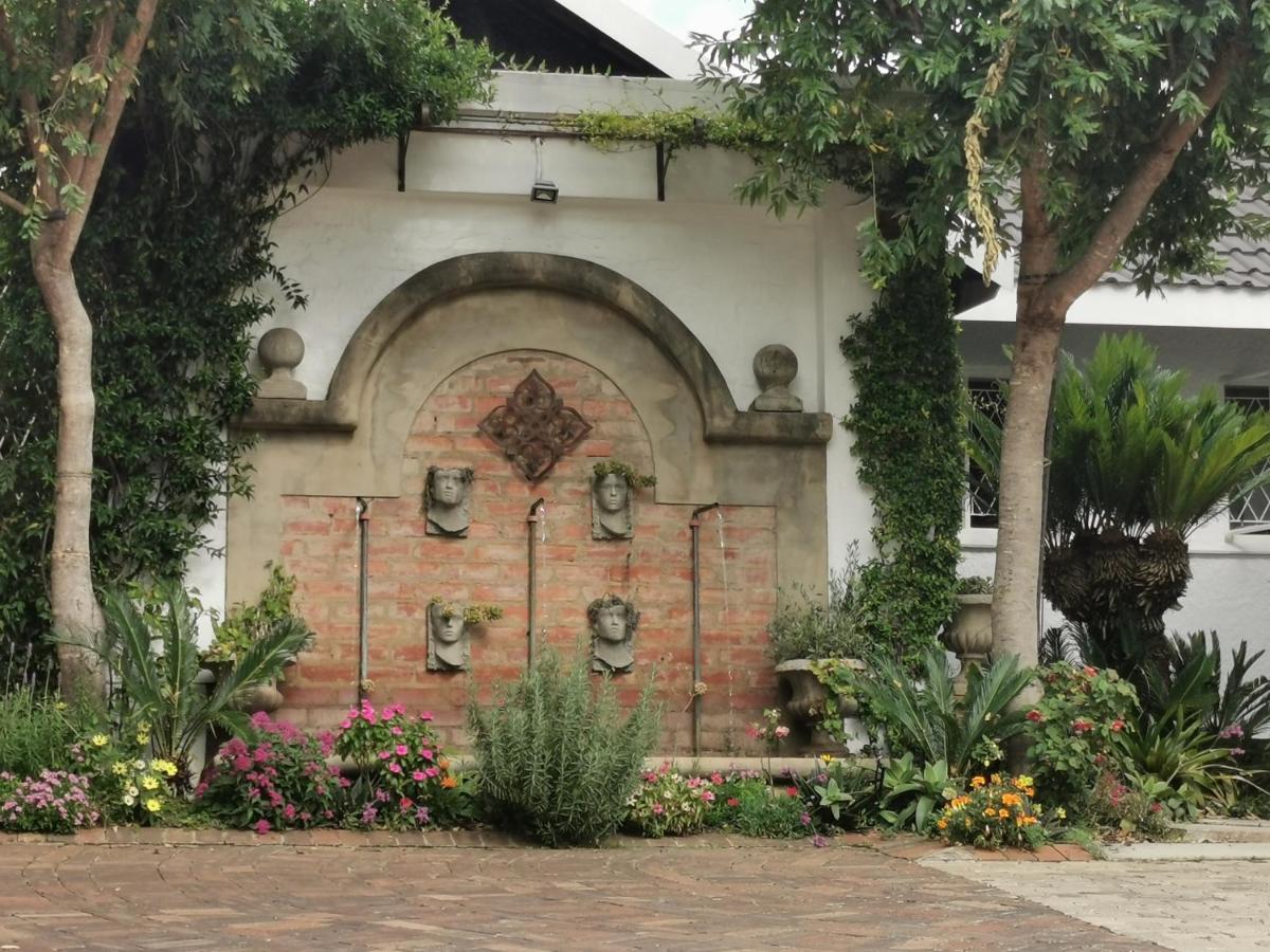 At 98 On Lynburn Guest House Pretoria Exterior foto