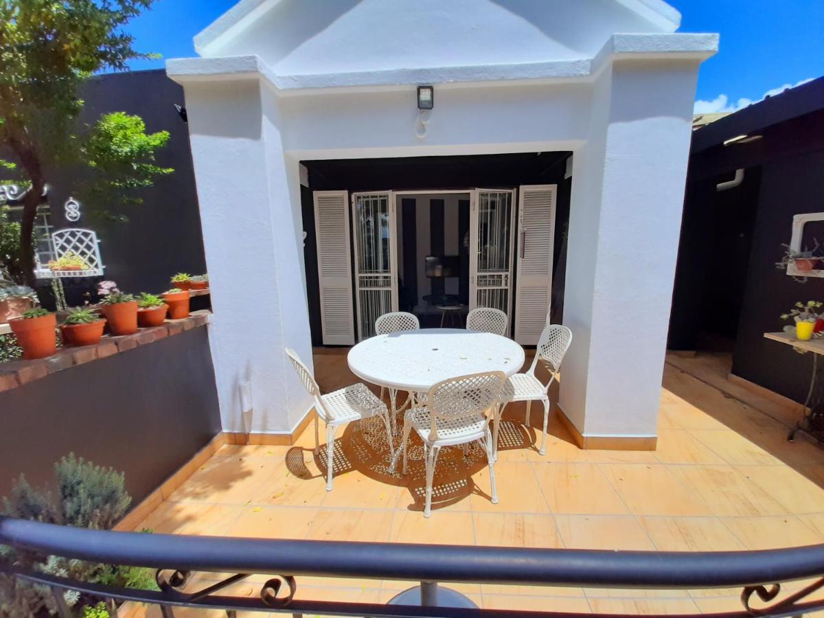 At 98 On Lynburn Guest House Pretoria Exterior foto