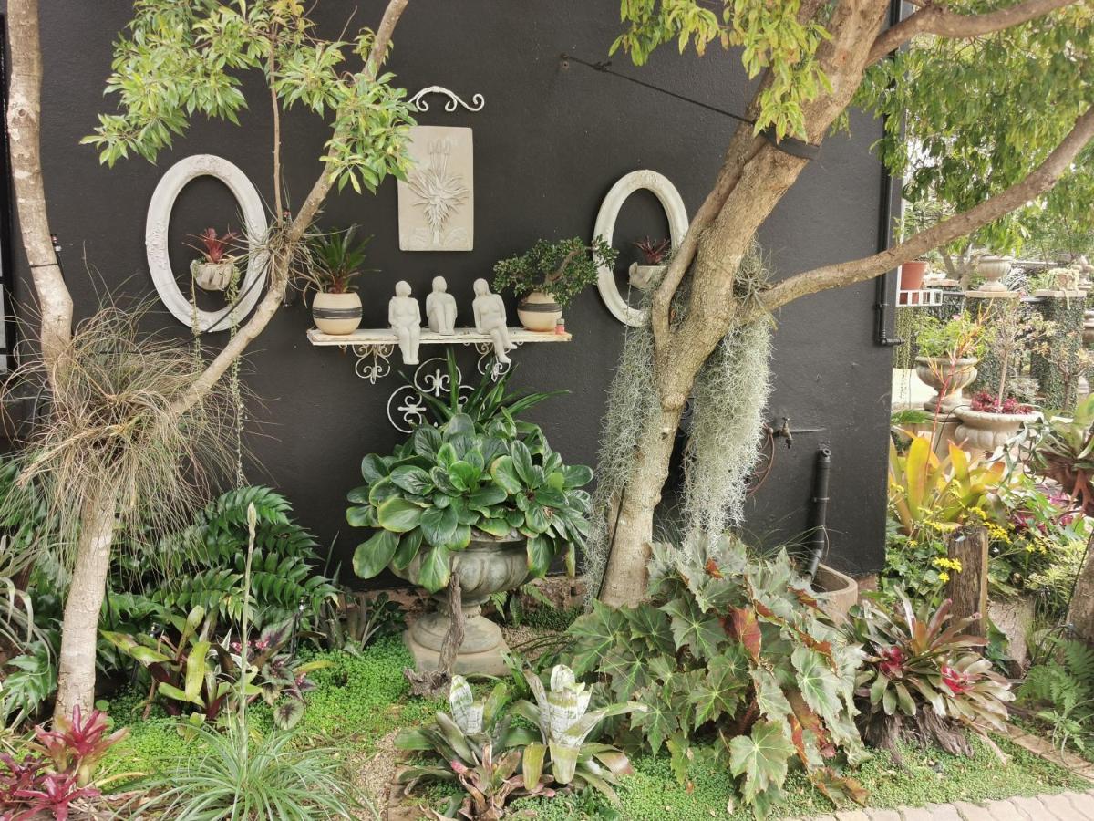 At 98 On Lynburn Guest House Pretoria Exterior foto