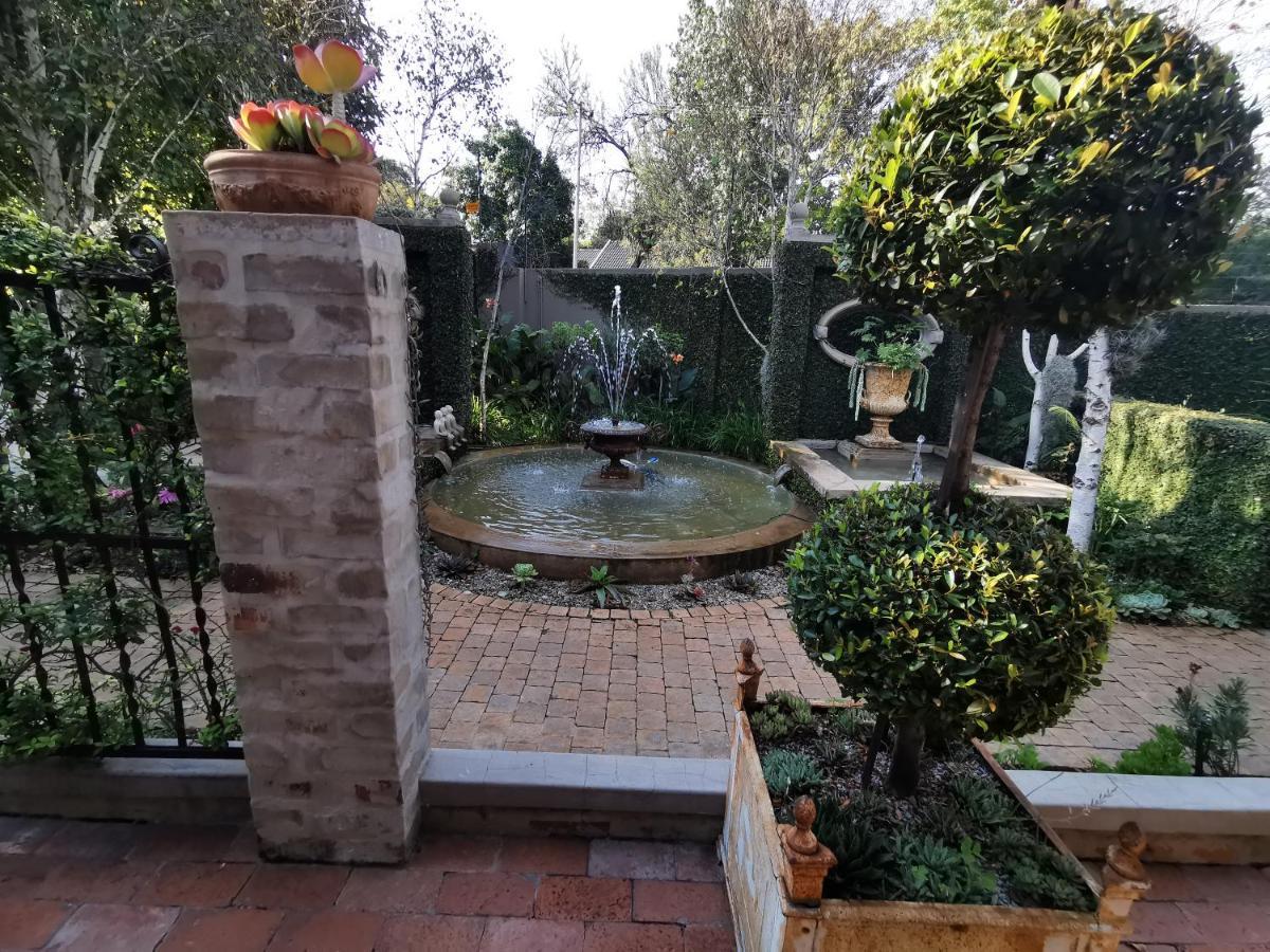At 98 On Lynburn Guest House Pretoria Exterior foto