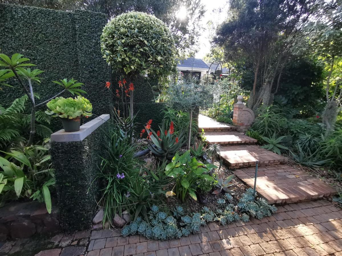 At 98 On Lynburn Guest House Pretoria Exterior foto