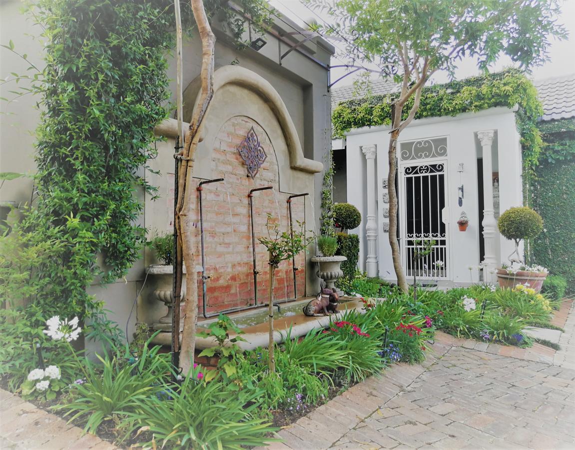 At 98 On Lynburn Guest House Pretoria Exterior foto