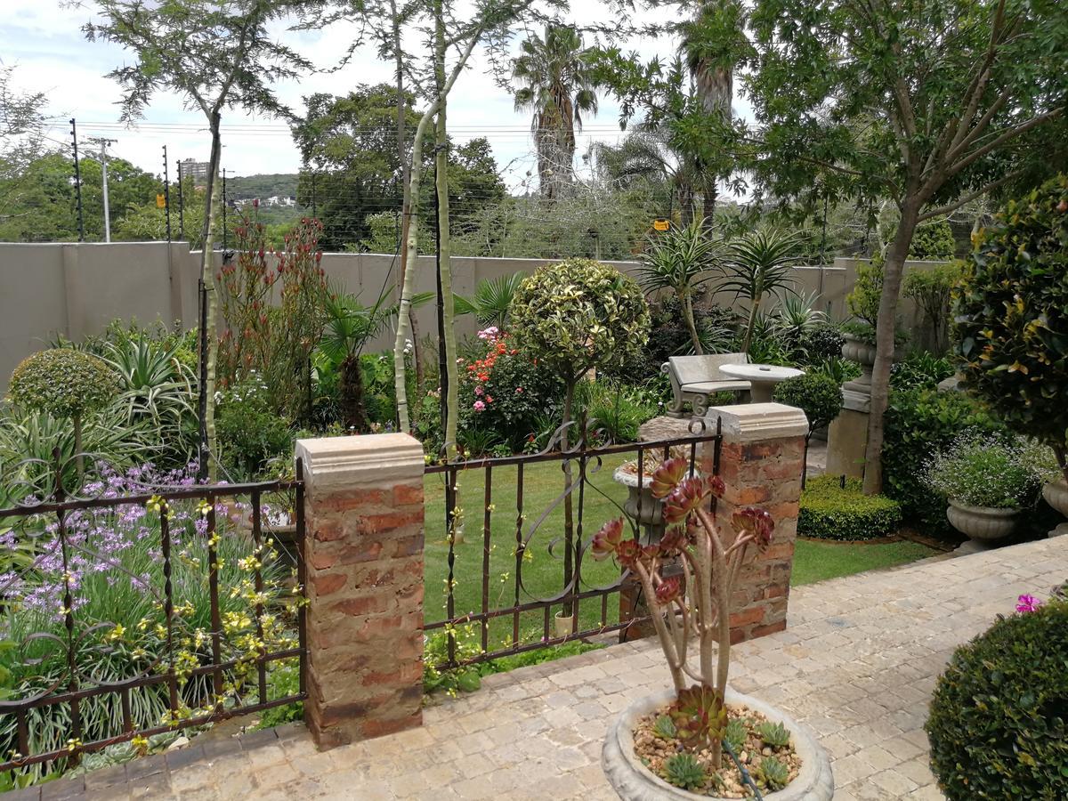 At 98 On Lynburn Guest House Pretoria Exterior foto