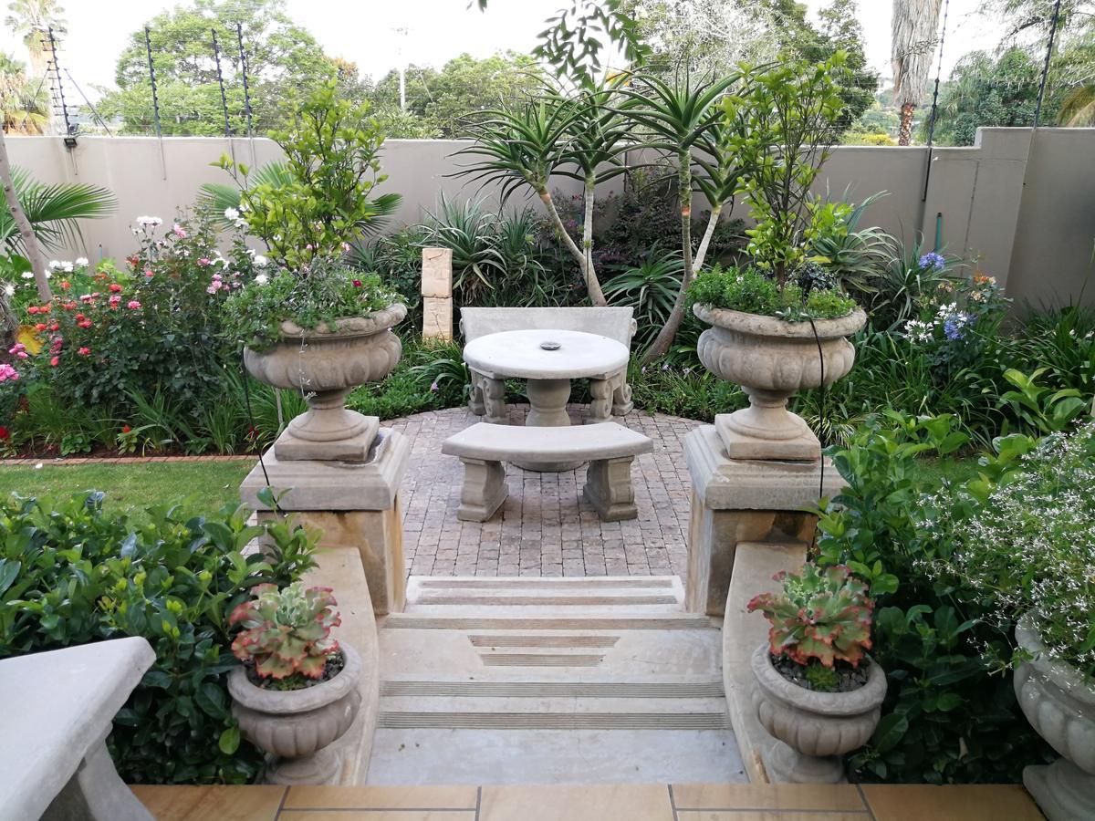 At 98 On Lynburn Guest House Pretoria Exterior foto