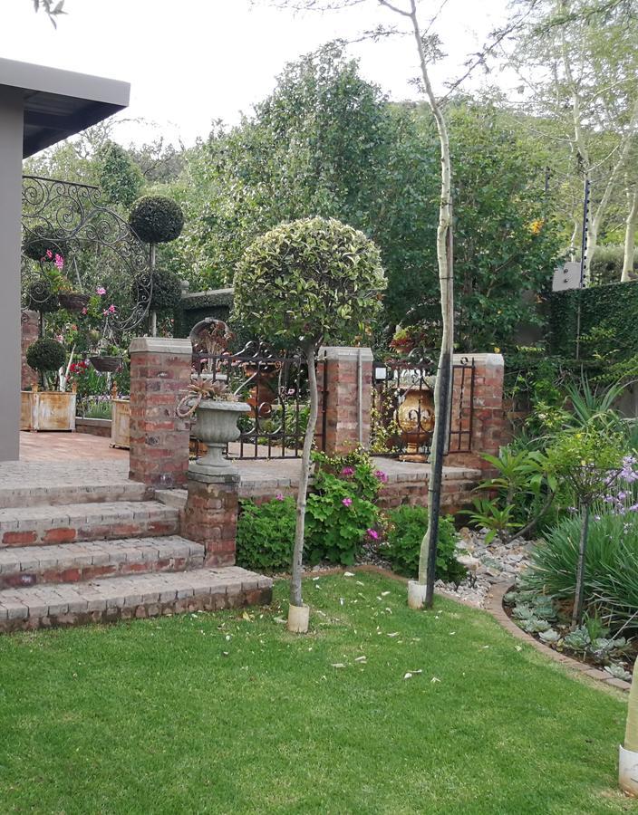 At 98 On Lynburn Guest House Pretoria Exterior foto